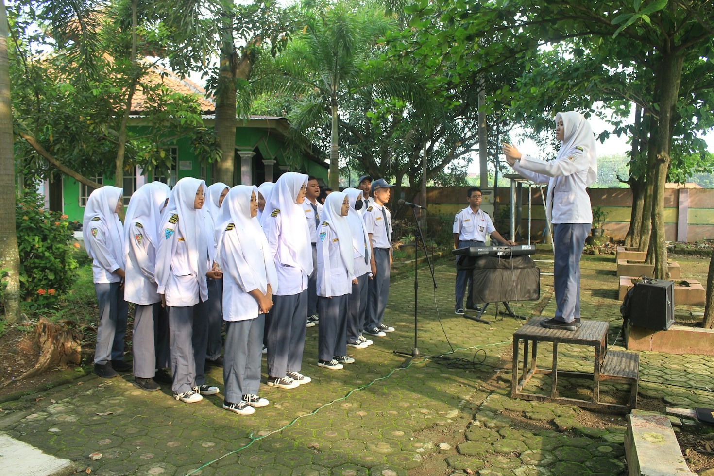 Balancing Islamic Character Building with Modern Technology